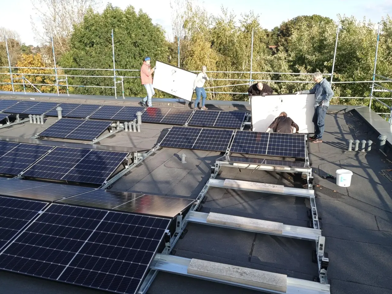 Projekt Liboristrasse: Aufbau der Solarmodule