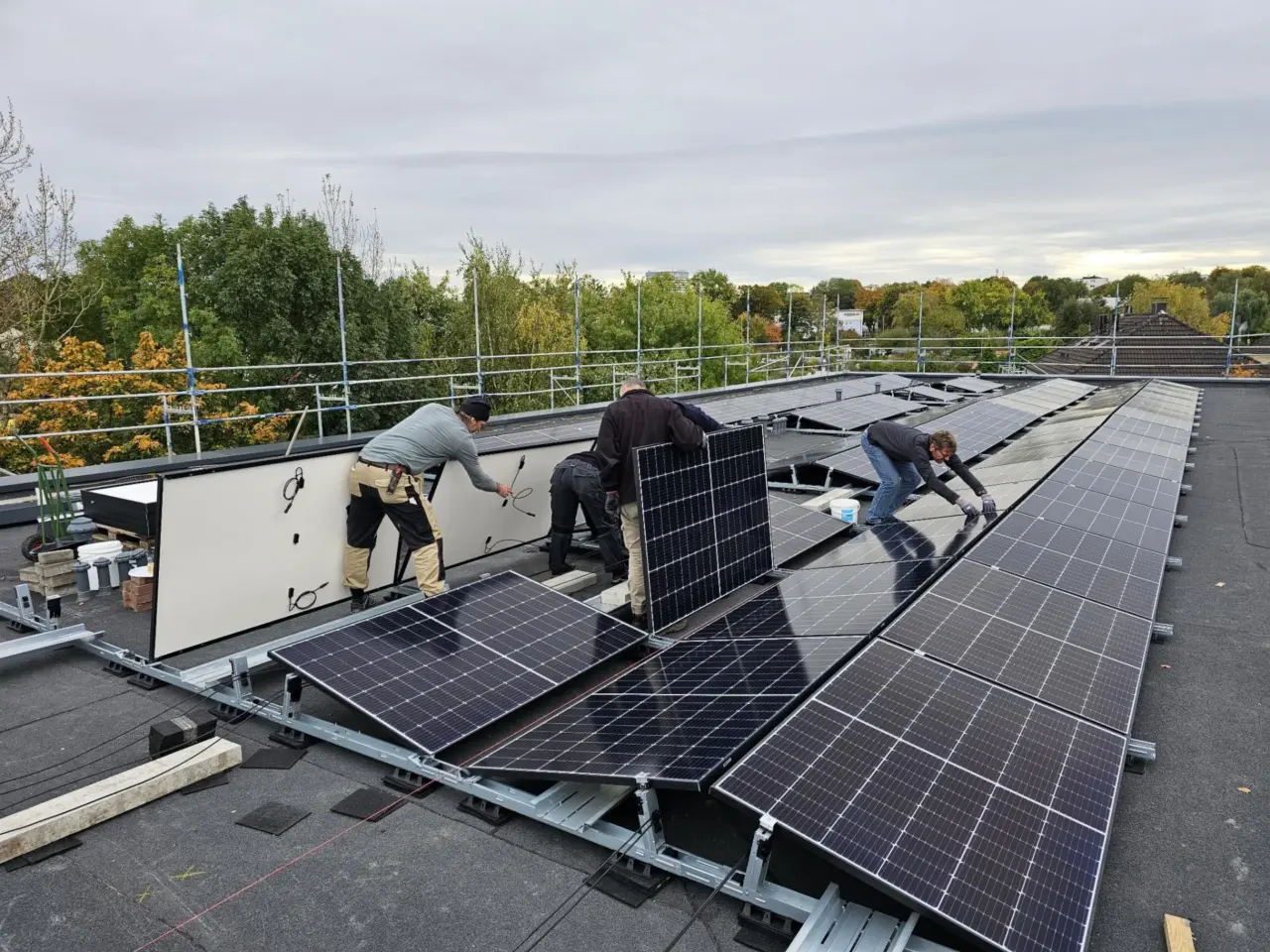 Projekt Liboristrasse: Aufbau der Solarmodule