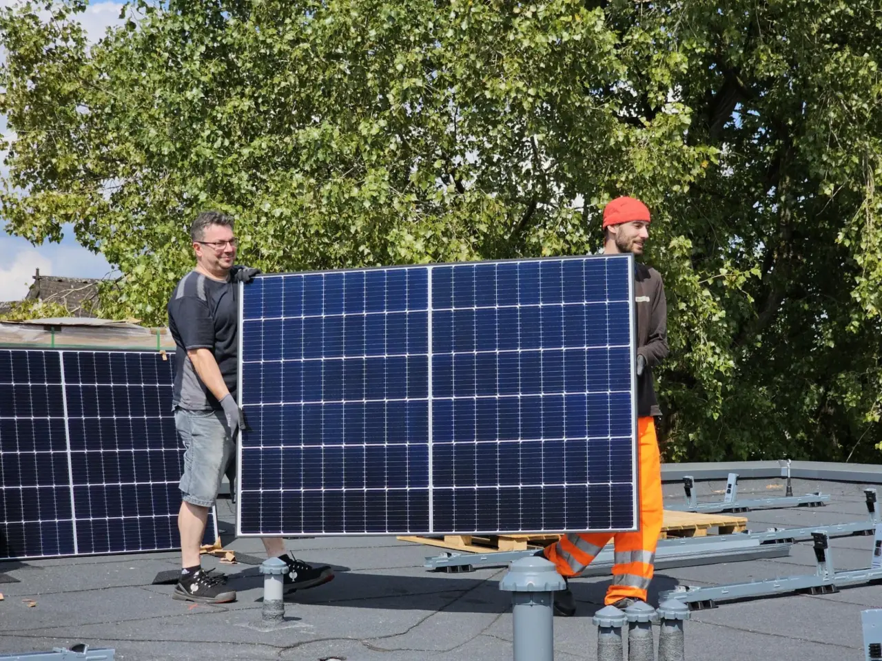 Projekt Liboristrasse: Aufbau der Solarmodule
