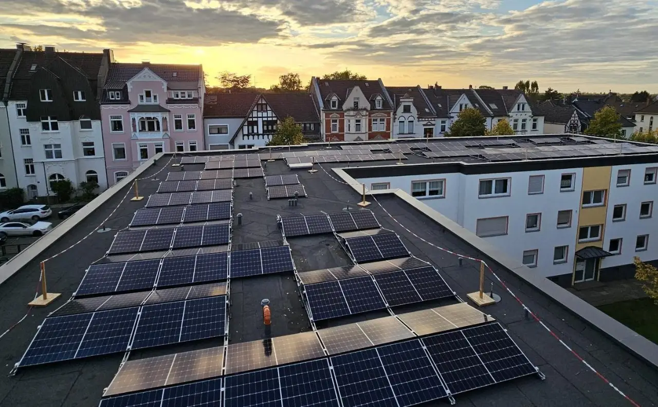 Infos für Dachgeber | Solarmodule auf den Dächern der Liboristraße in Körne