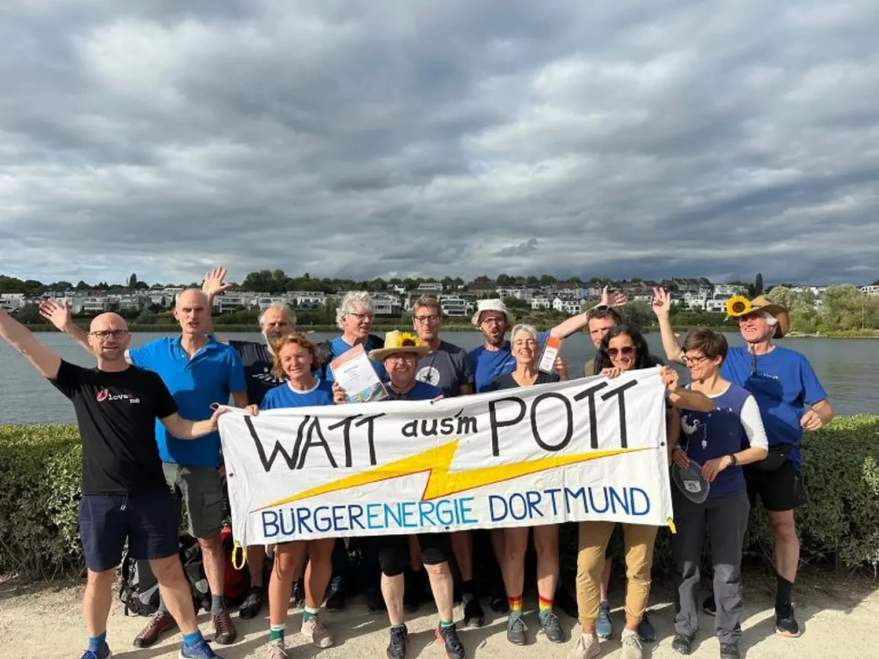 Die Sonnengenossen beim Drachenbootrennen auf dem Phoenixsee Dortmund