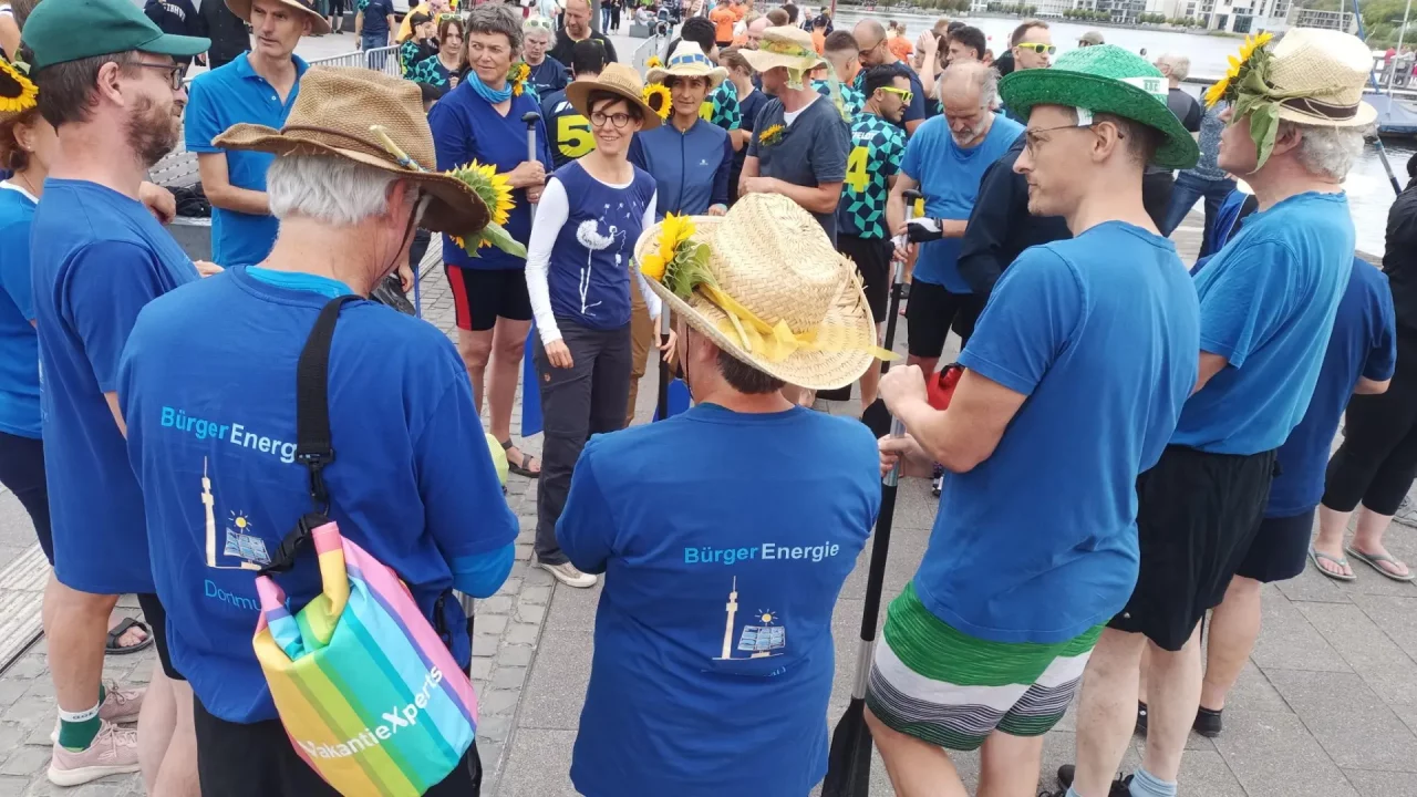 Die Sonnengenossen beim Drachenbootrennen auf dem Phoenixsee Dortmund