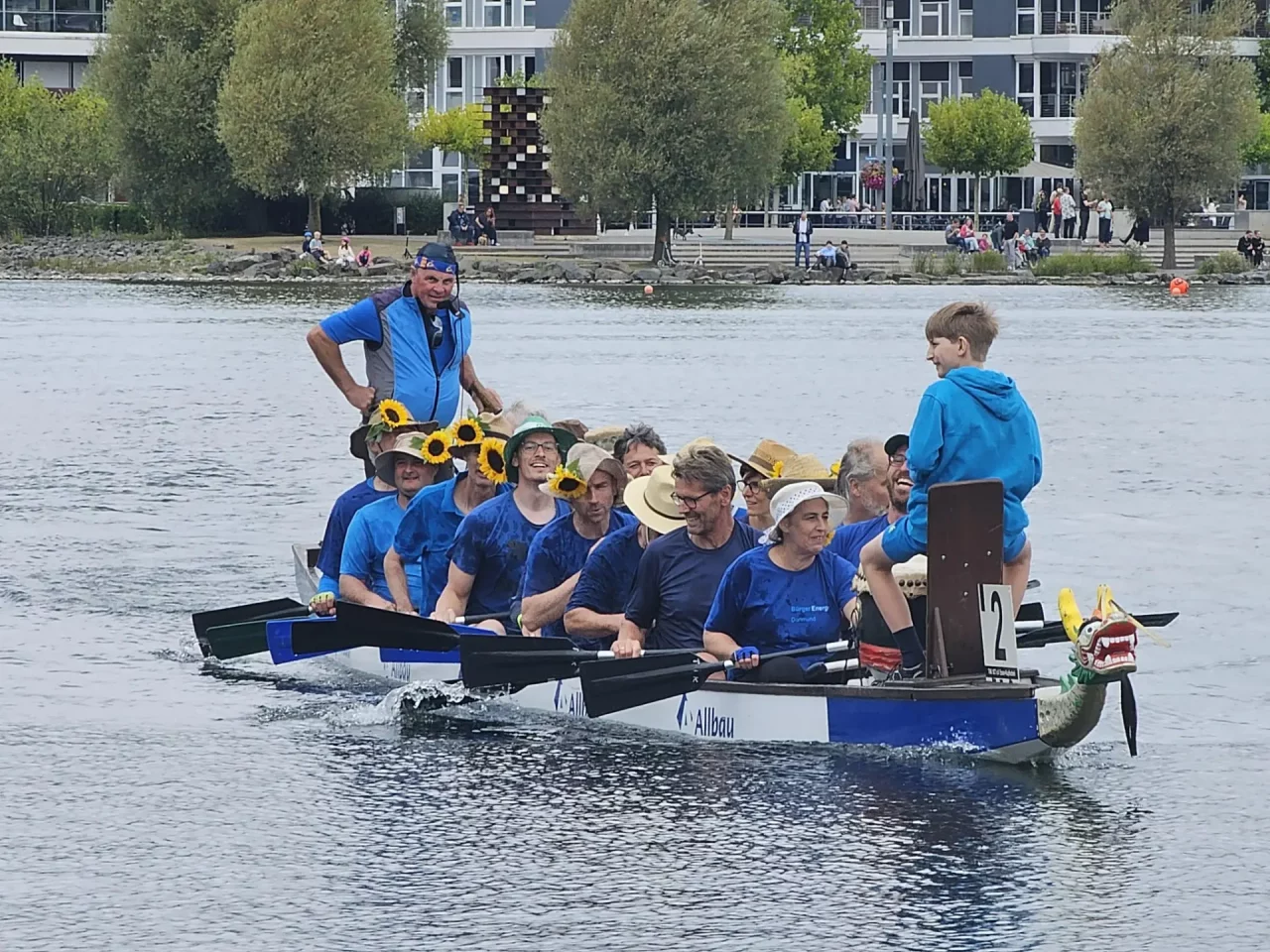 Die Sonnengenossen beim Drachenbootrennen auf dem Phoenixsee Dortmund