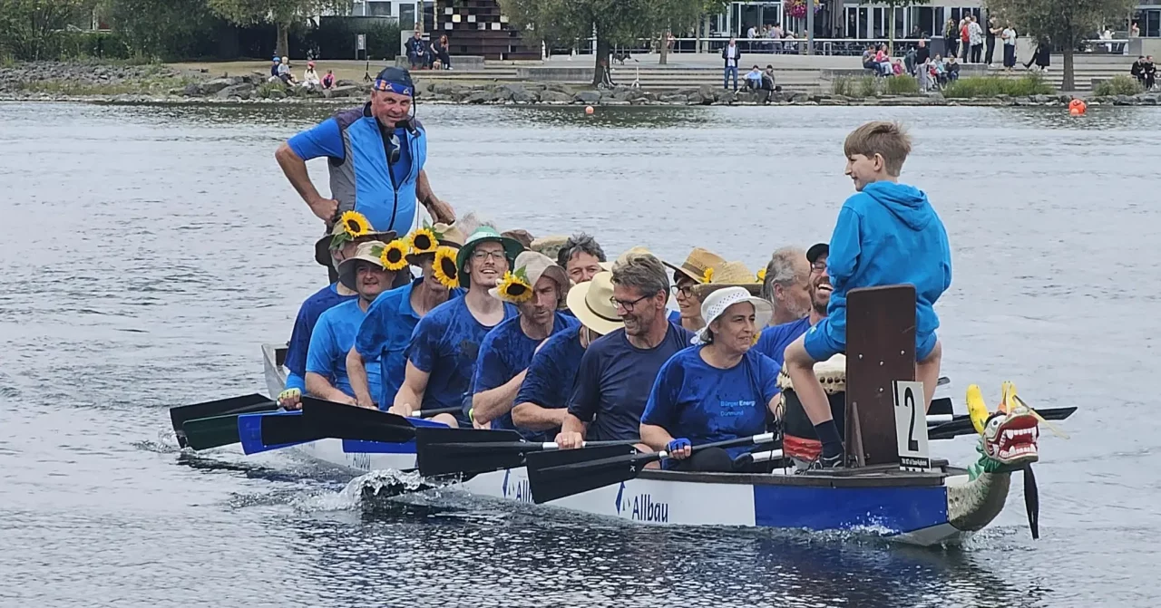 Die Sonnengenossen beim Drachenbootrennen auf dem Phoenixsee Dortmund